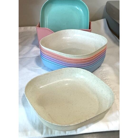 NEW Space-Saving Stackable Set of 10 Kids Plastic Rounded Plates Multi-Colored - Picture 3 of 5